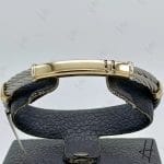 دستبند النگویی طلا مردانه ، پلاک زرد آینه ای فرد طرح سیم طوسی (AU)