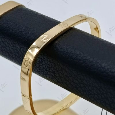 دستبند النگویی طلای چهارضلعی اینه ای زرد طرح کارتیه برند ، کارتیه لاو (کارتیه مارلیک)