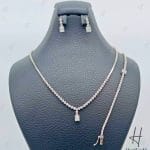 سرویس طلای زنانه ، طرح جواهر ظریف باگت خور ، طرح امرالد کات ( طرح جواهر )