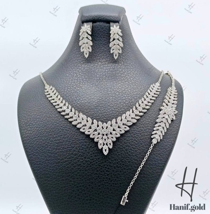 سرویس طلا سفید ، نگین دار طرح جواهر ، فلاور و طرح مارکیز اتمی ( مصباح )
