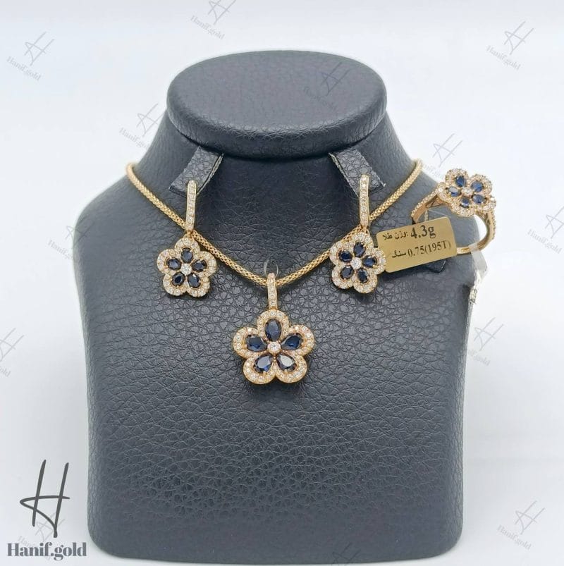 نیم ست طلای زرد زنانه ، نگین اتمی طرح گل پنج پر با یاقوت کبود ( زر استار )