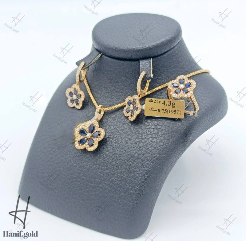 نیم ست طلای زرد زنانه ، نگین اتمی طرح گل پنج پر با یاقوت کبود ( زر استار )