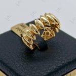 انگشتر بدون نگین زرد آیینه‌ای براق با طرح‌لوزی (اکسترا بی نگین)