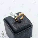 انگشتر مینیمال زرد آیینه‌ای نگین دار با طرح ضربدر (مینیمال آروشا)