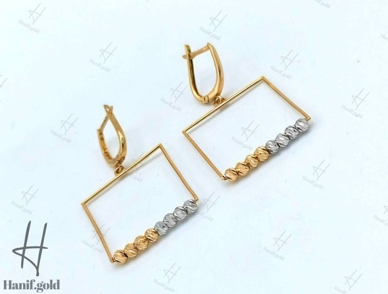 گوشواره طلای طرح مستطیل با آویز توپ البرناردو دو رنگ سفید و زرد (گوشواره zahabi)