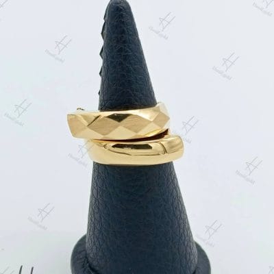 انگشتر طلای جناقی زرد آیینه‌ای و مات با تراش لوزی(انگشتر کادنزا)