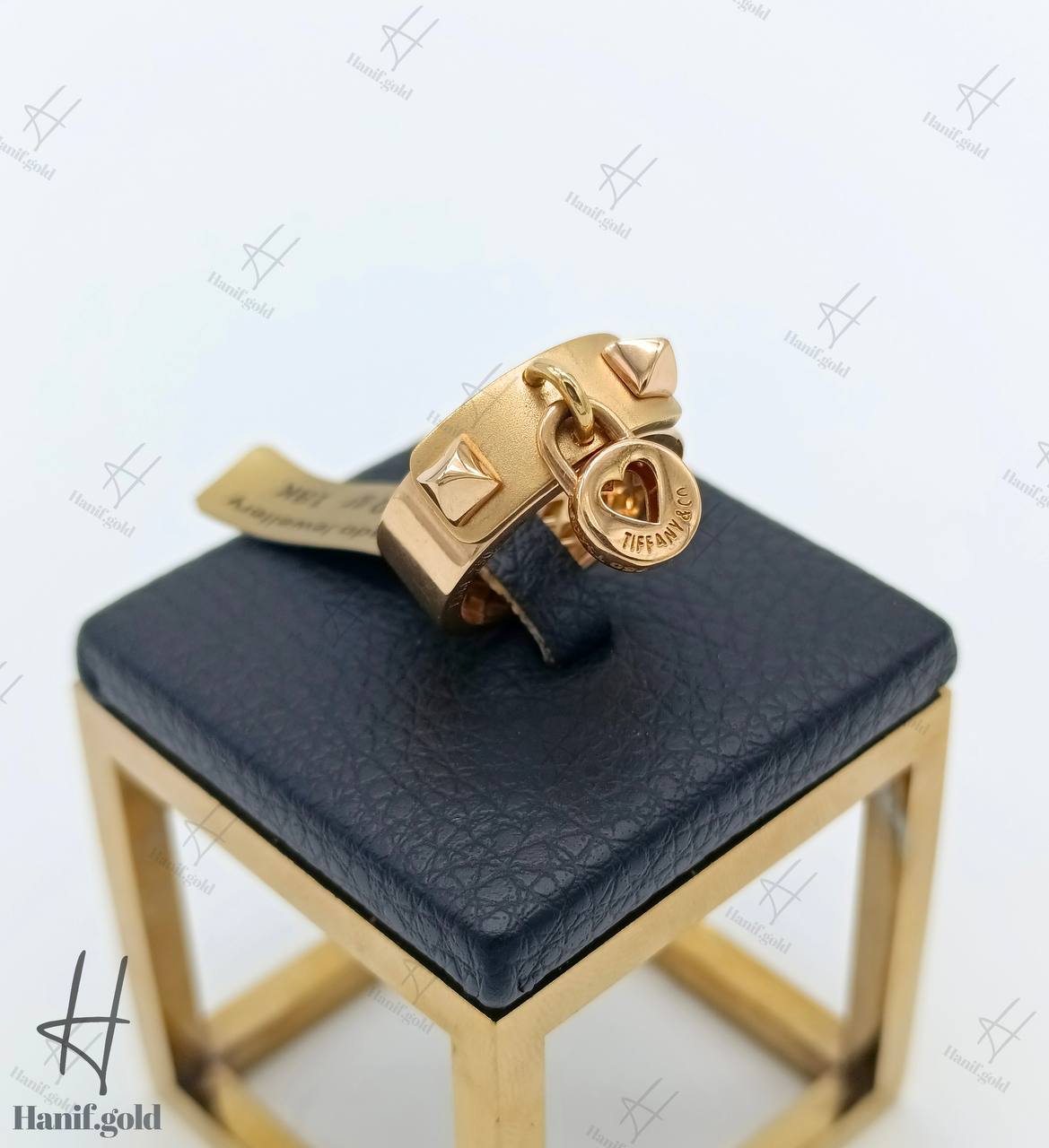 photo_۲۰۲۵-۰۷-۲۷_۱۲-۲۸-۰۱ انگشتر طلای زرد مات و آیینهای تیفانی قفل آویز ( انگشتر اکسترا بی نگین) - Image 1