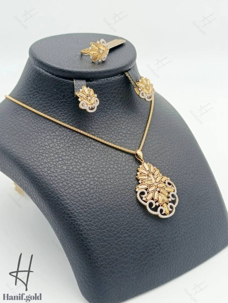 نیم ست طلای نگین دار Re Gold