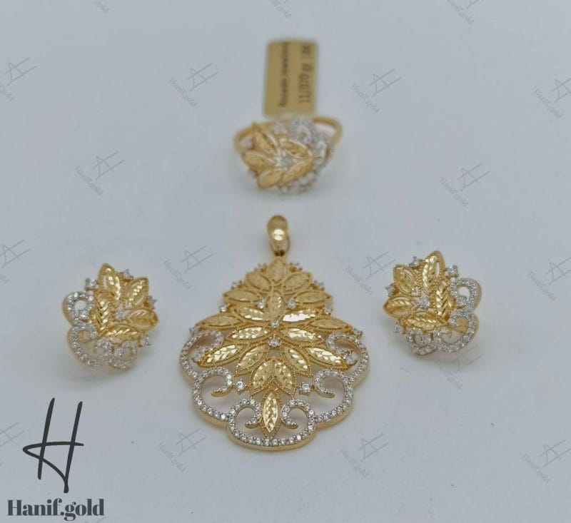 نیم ست طلای نگین دار Re Gold