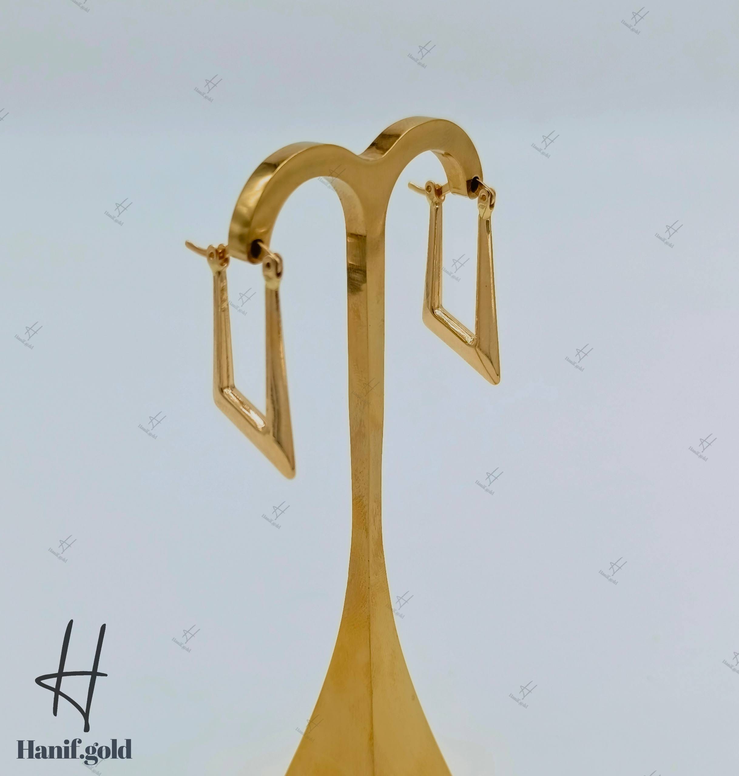 photo_۲۰۲۵-۰۹-۰۷_۱۱-۲۲-۴۸ گوشواره طلای زرد آیینهای آریانا با شکل ذوزنقه - Image 1