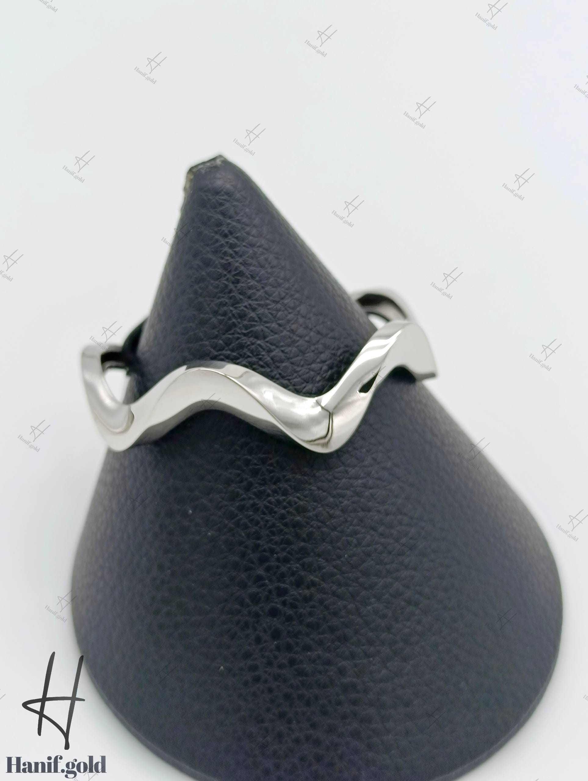 photo_۲۰۲۵-۰۹-۱۷_۱۹-۰۰-۰۳ دستبند النگویی طلای سفید ،بنگل موج دار (بنگل آدرین) - Image 1