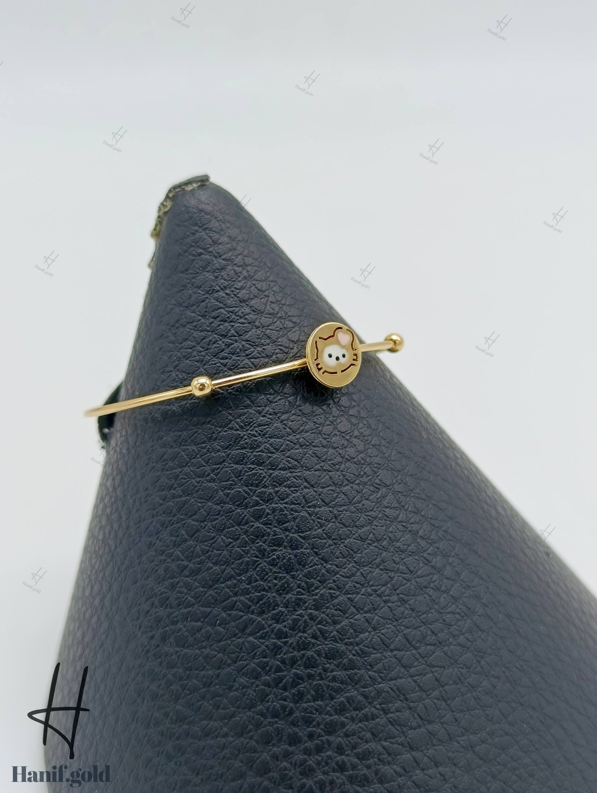 photo_۲۰۲۵-۱۰-۰۶_۱۱-۳۲-۵۵ دستبند النگویی طلای بچهگانه طرح کیتی (دستبند النگویی کیتی) - Image 1