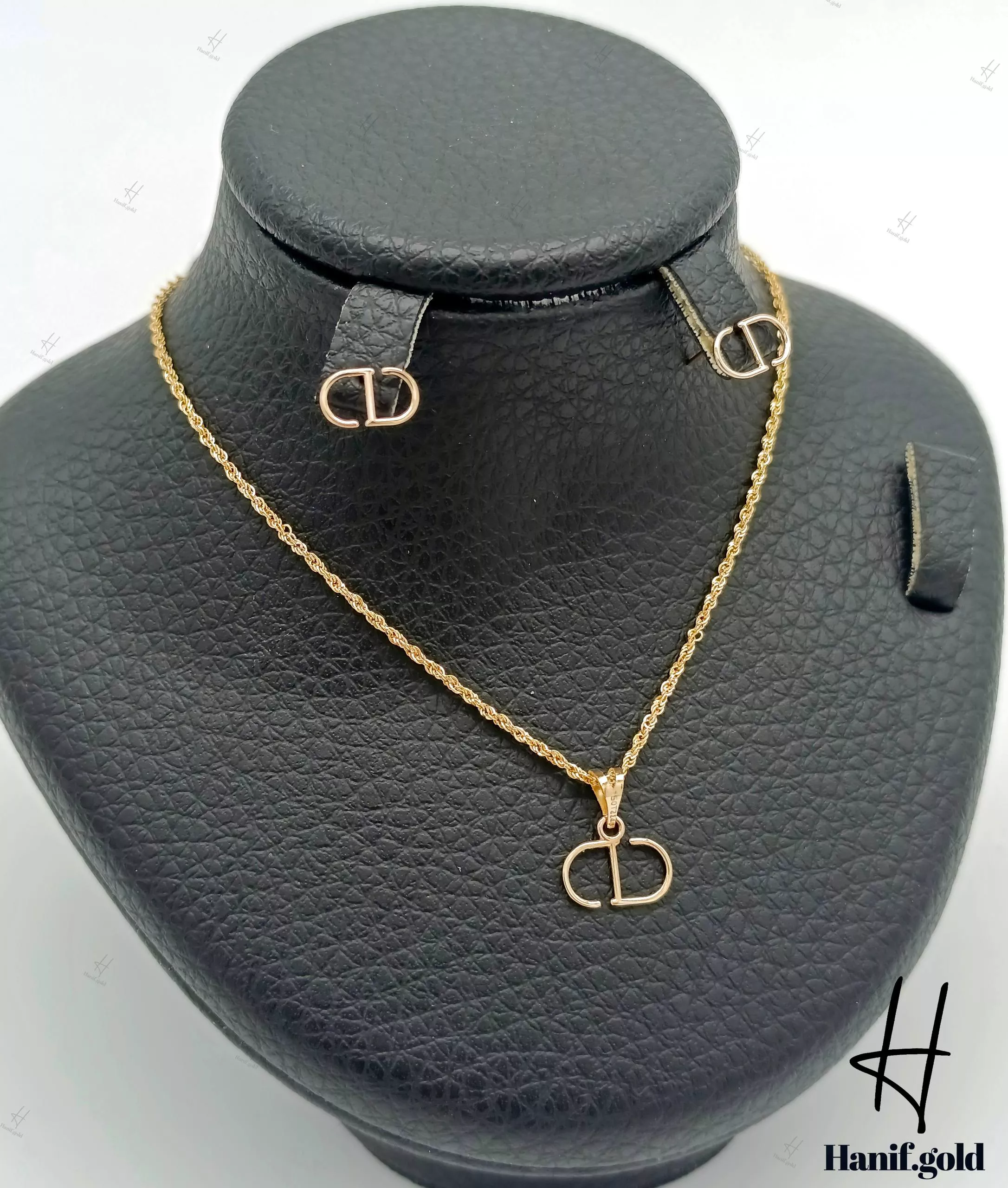 photo_2025-12-08_17-56-38 نیم ست طلای مینیمال طرح دیور - Image 1