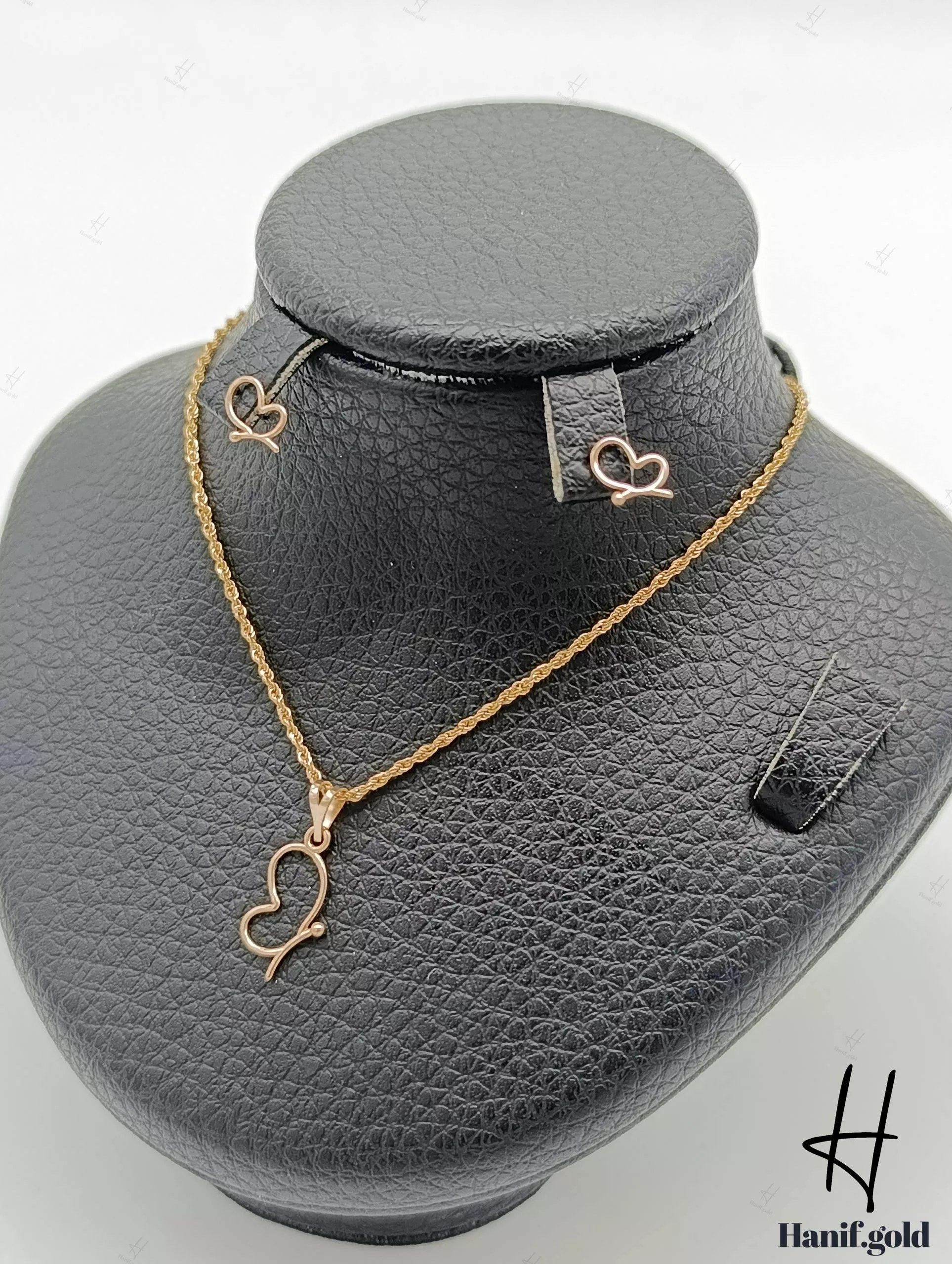 photo_2025-12-08_18-53-52 نیم ست طلای مینیمال طرح پروانه (نیم ست کرابو) - Image 1